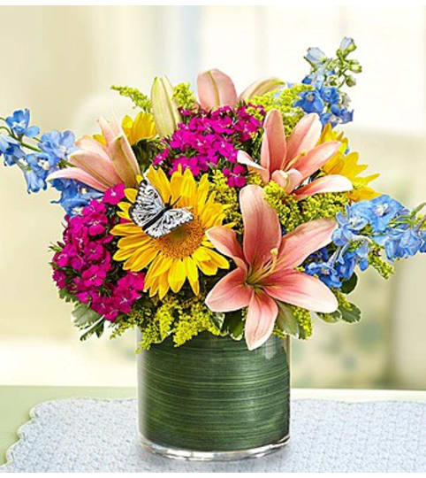 Simple Sophistication™. An arrangement by Susana's Flowers.