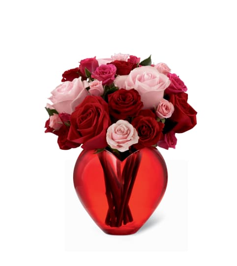 The FTD® My Heart to Yours™ Rose Bouquet 2015. An arrangement by Country Cousins Flower Shop.