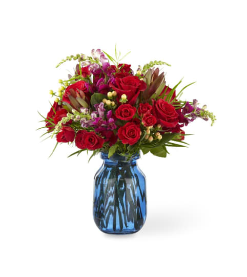 The FTD® Made You Look™ Bouquet. An arrangement by Country Cousins Flower Shop.