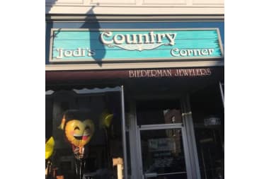 Jodi's Country Corner & Florist florist arranging flowers