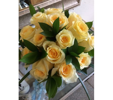 Soft Yellow Rose Bouquet Set