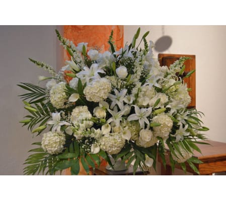 DELUXE ALL WHITE ARRANGEMENT