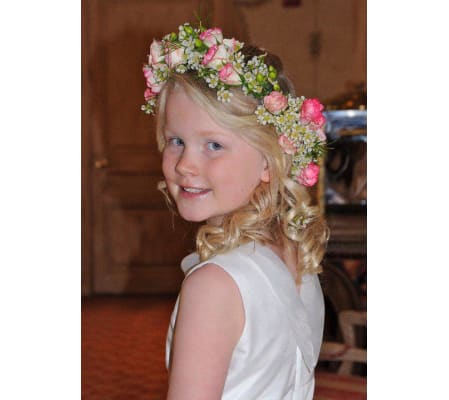 HALO OF ROSES AND BABIES BREATH WITH BOW AND STREAMERS