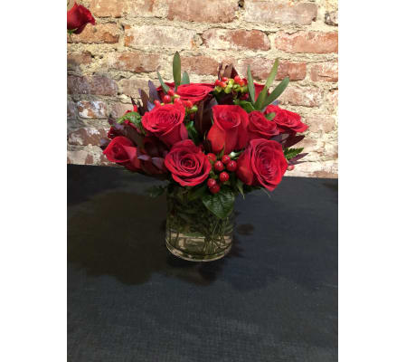 ROSES IN A CUBE