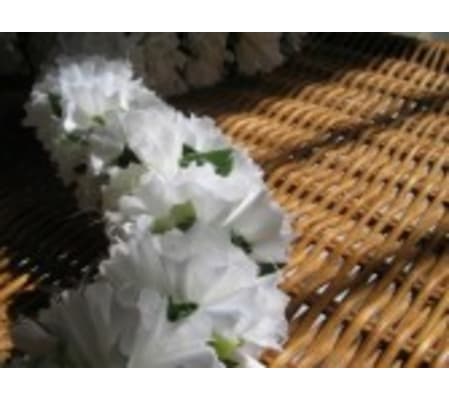 Double white carnation lei