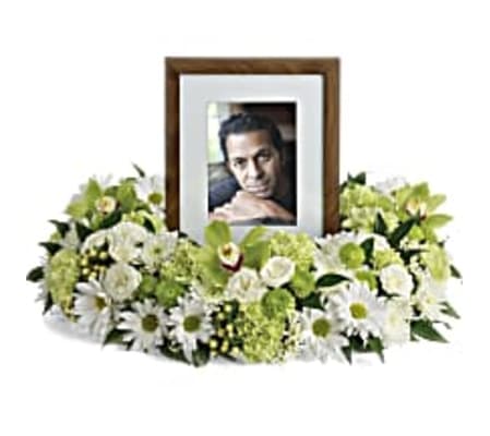 TRF255-1 Garden Wreath Photo Tribute