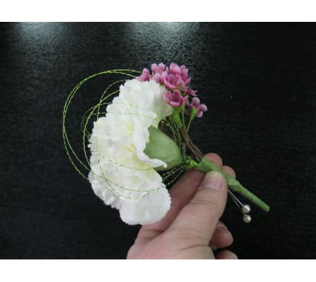 White carnation Bout.
