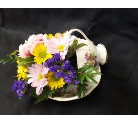 Tea Cup bird feeder bouquet