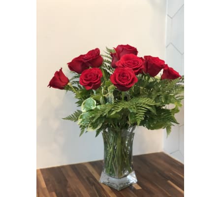 Traditional One Dozen Roses @ Charming