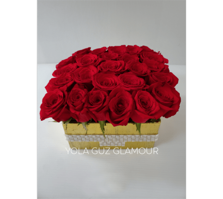 Channel Roses in Gold Ceramic