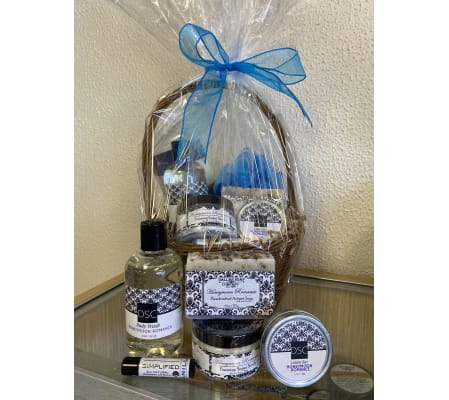 Dallas Soap Company Honeymoon Romance Spa Basket