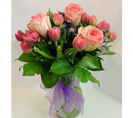 Free Spirit Dozen Roses