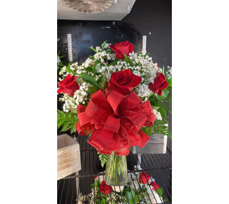 Classic red roses arrangement