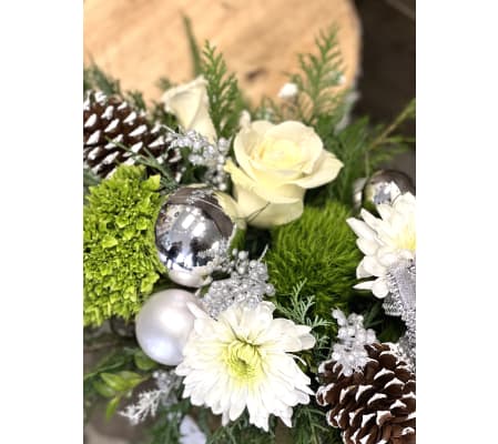 Sliver Hues Holiday Centerpiece
