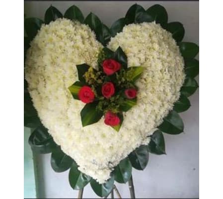 WHITE FLOWER SOLID STANDING HEART