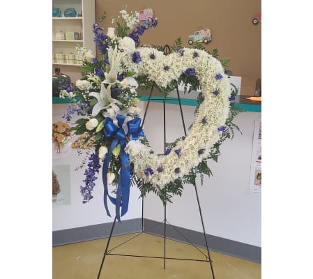 HEART WREATH BLUE AND WHITE