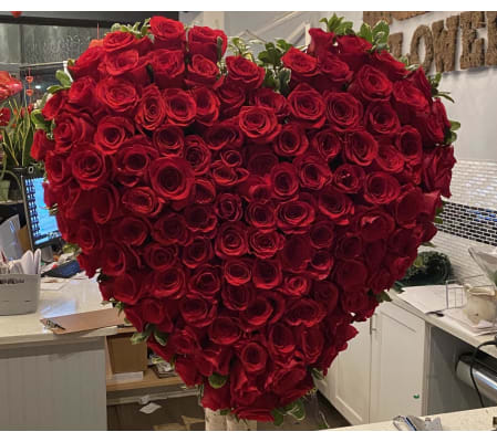 Red Rose Heart Specialty Piece Valentines Day