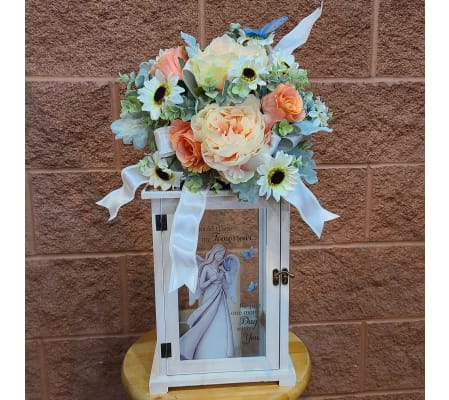 Tastefully Trimmed Exquisite Lantern