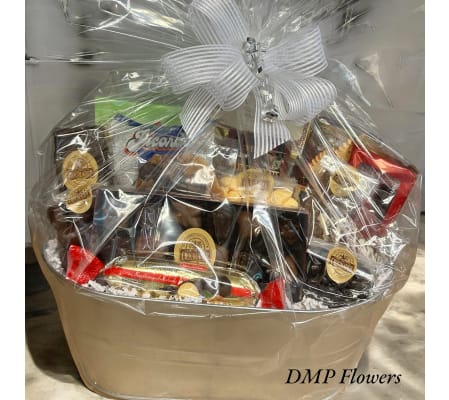 Large gourmet goodie basket