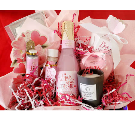 LOVE IS IN THE AIR BASKET PINK