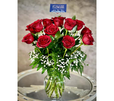 Classic look with 12 red roses