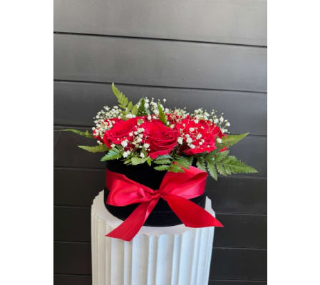 Dozen Roses In Velvet Hat Box