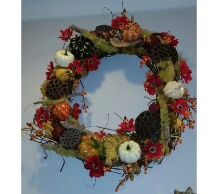 Autumn wreath with pods