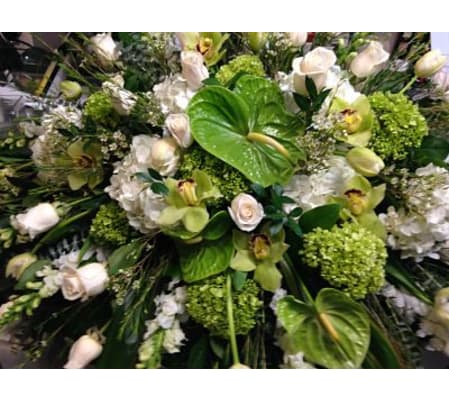 Sweet thoughts casket spray