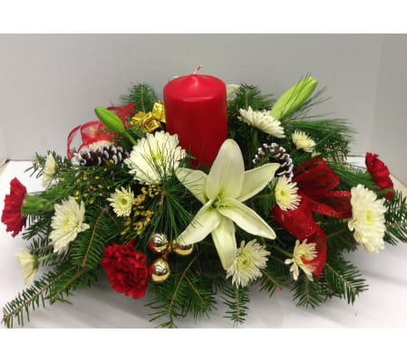 Merritts Christmas Pillar candle Centerp
