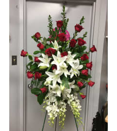 EFS52. An arrangement by Evangeline Flowers.