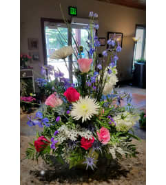 Treasured Memory. An arrangement by Zaisers Florist and Greenhouse.