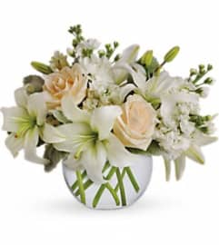 Isle of White T55-3. An arrangement by Jennifer's Flowers and Gifts.