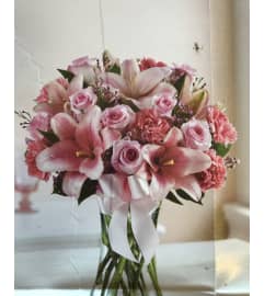 Expressions of Pink. An arrangement by Magic Flowers Inc..