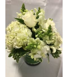 CUSTOMA-020. An arrangement by Creations de Belle.