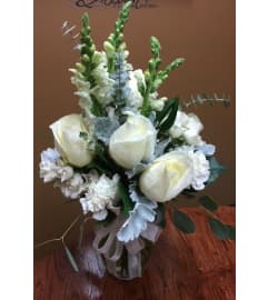 CUSTOMA-022. An arrangement by Creations de Belle.