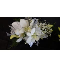 White elegance. An arrangement by Flowers by Veronika.