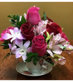 CUSTOMA-026. An arrangement by Creations de Belle.
