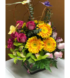 CUSTOMA-029. An arrangement by Creations de Belle.
