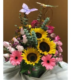 CUSTOMA-030. An arrangement by Creations de Belle.