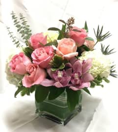 CUSTOMA-033. An arrangement by Creations de Belle.