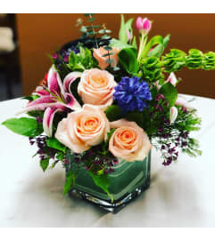 CUSTOMA-036. An arrangement by Creations de Belle.
