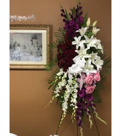 CUSTOMF-037. An arrangement by Creations de Belle.