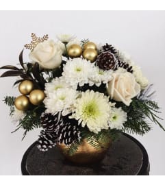 Glorious Gold Arrangement. An arrangement by Vaillant Florist. Glorious Gold Arrangement. An arrangement by Vaillant Florist.