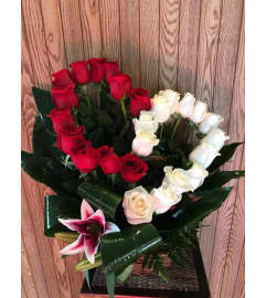 Crossing hearts. An arrangement by Floreria Mexico.