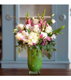 Sooo Smitten. An arrangement by Loyalist Flowers.