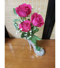 Right Fit. An arrangement by K1 Floral Studio.
