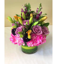 Spring House Terrace. An arrangement by Blue Iris Florist.