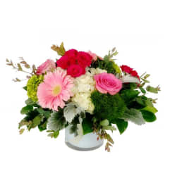 Kiss Me Kate. An arrangement by The Greenhouse Florist.