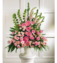 Splendid Grace Beautifully. An arrangement by Elegant Florist.