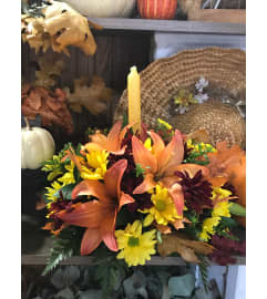 Autumn lilies centerpiece beauty. An arrangement by Floreria Mexico.